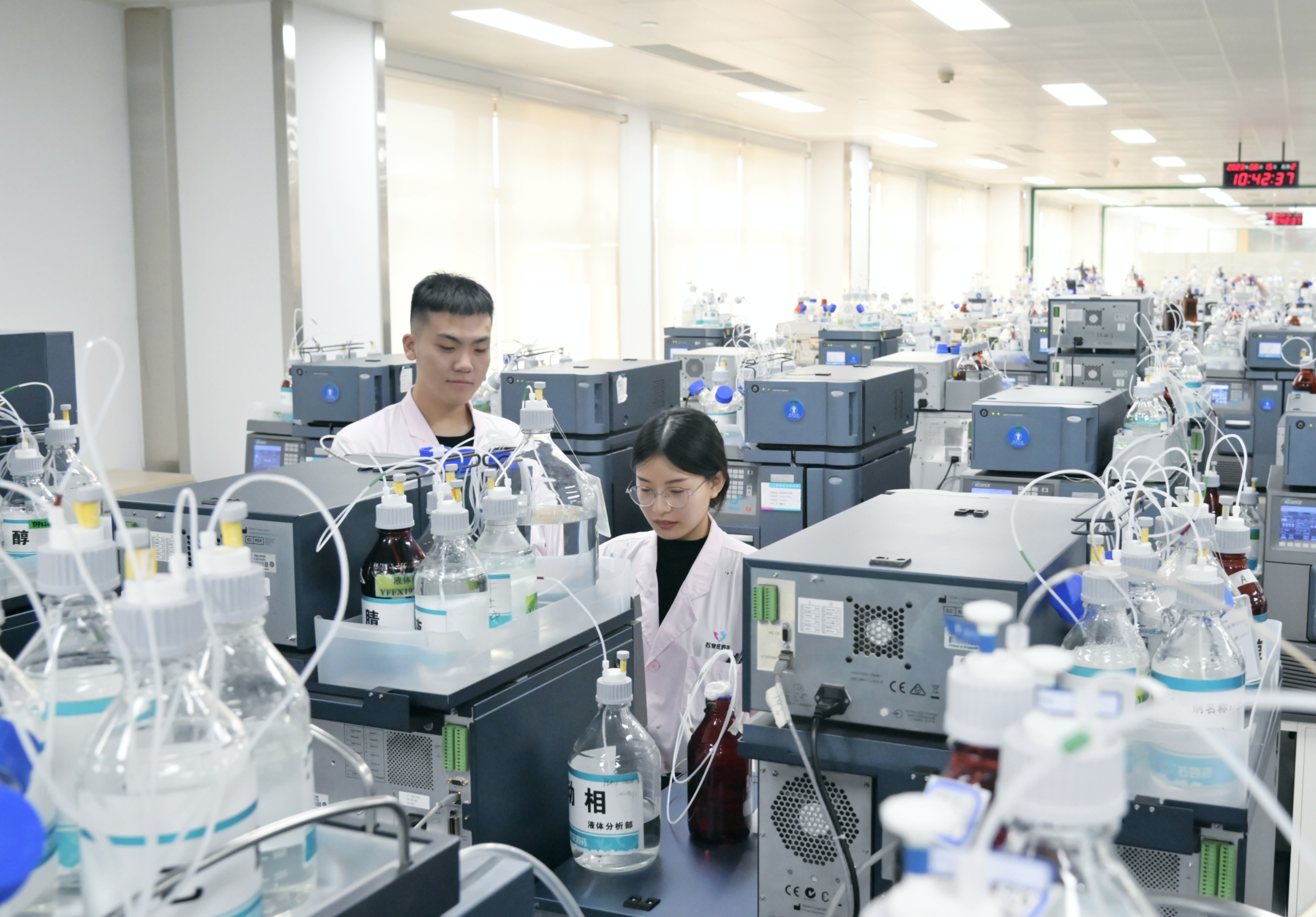 乐玩网页版二羟丙茶碱注射液、呋塞米片、富马酸福莫特罗吸入溶液三新产品同日获批